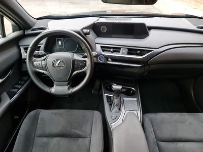 Lexus UX Hybrid Executive, Anno 2022, KM 77982 - foto principal